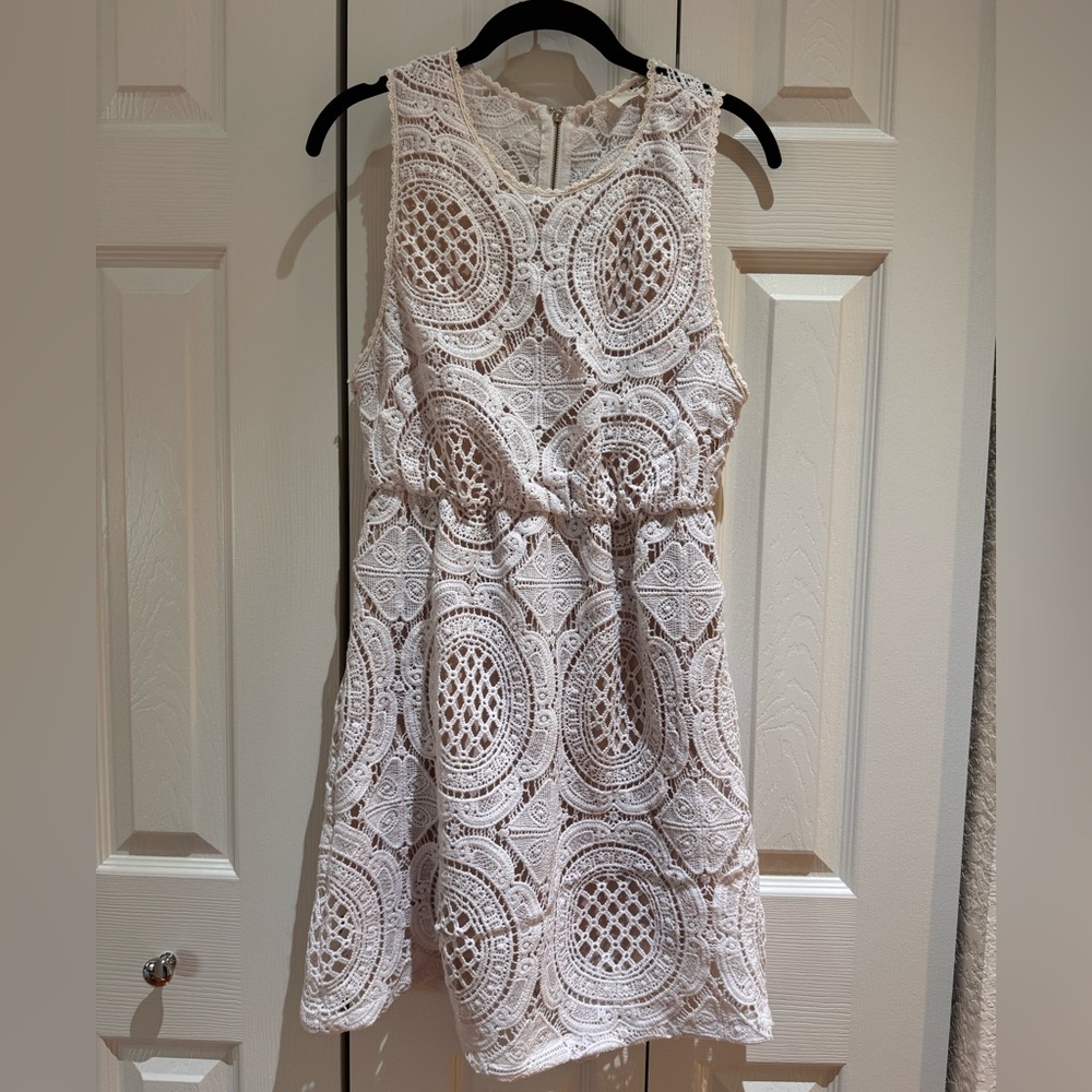 Sleeveless off white crochet dress with lining Love Tree Los Angeles size L